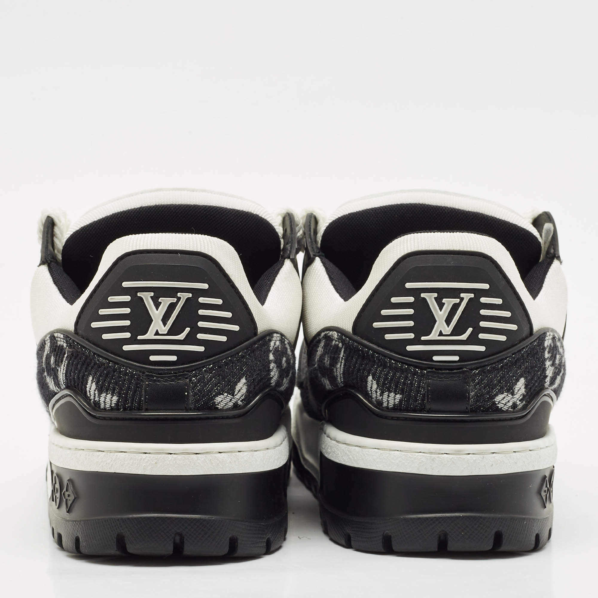 Louis Vuitton LV Maxi – Black & White